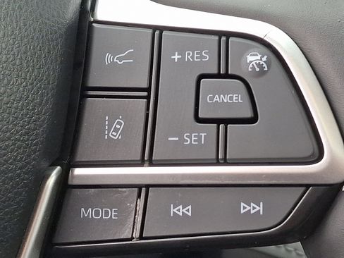 Used 2023 Toyota Highlander Limited image 23