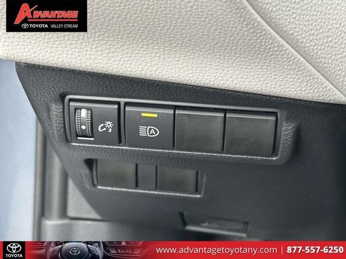 Certified 2025 Toyota Corolla Cross L AWD/4WD image 21