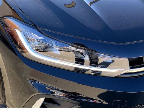 Used 2025 Volkswagen Jetta SE image 27