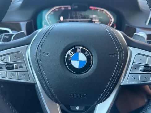 Used 2022 BMW 740i w/ Premium Package image 24