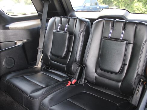 Used 2016 Ford Explorer XLT w/ Equipment Group 202A AWD/4WD image 16