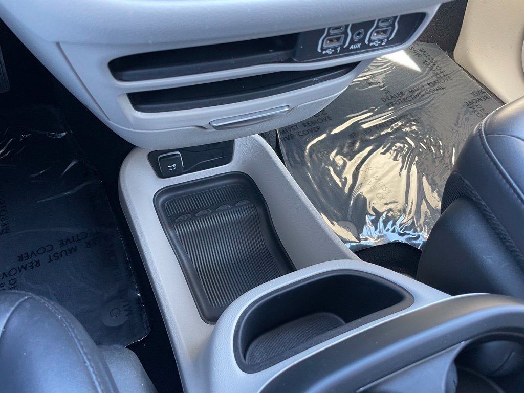 Used 2023 Chrysler Pacifica Touring-L FWD image 14