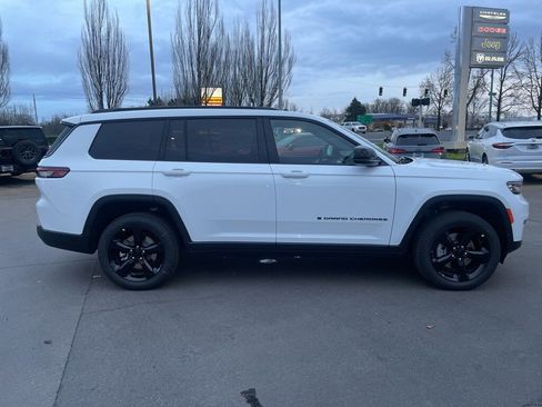 New 2025 Jeep Grand Cherokee L Limited w/ Black Appearance Package image 7