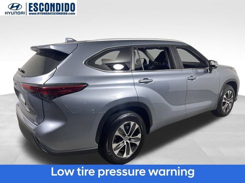 Used 2023 Toyota Highlander XLE image 6