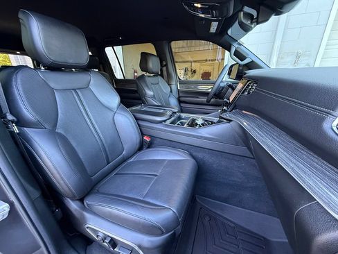Used 2022 Jeep Wagoneer Series II AWD/4WD image 44