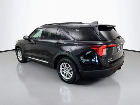 Used 2025 Ford Explorer Active AWD/4WD image 5
