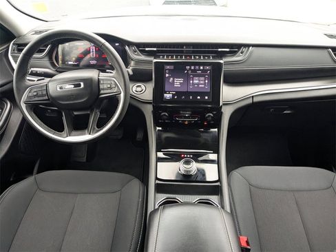 Used 2024 Jeep Grand Cherokee Laredo X image 19