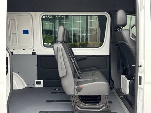 Used 2025 Mercedes-Benz Sprinter 2500 image 32