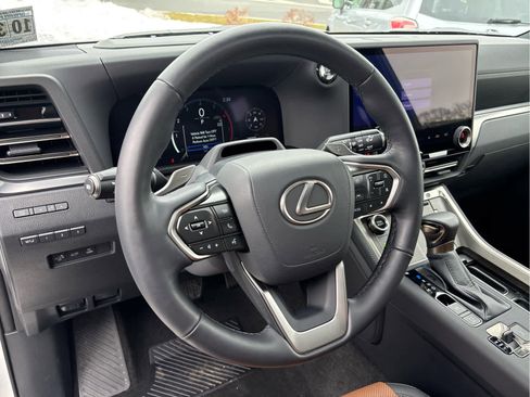 Used 2025 Lexus GX 550 w/ Accessory Package (Z1) image 11