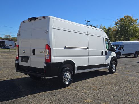 Used 2025 RAM ProMaster 2500 w/ Convenience Group image 4