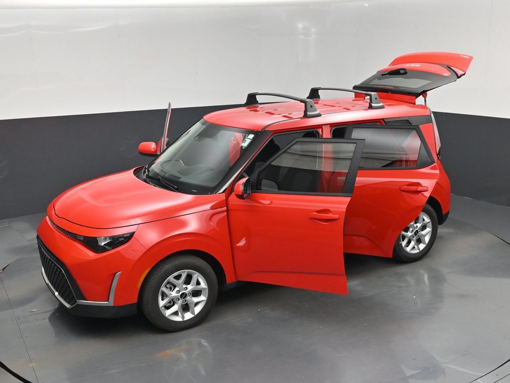 Used 2025 Kia Soul LX w/ LX Technology Package FWD image 20