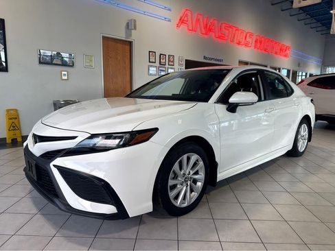 Used 2024 Toyota Camry SE FWD image 6
