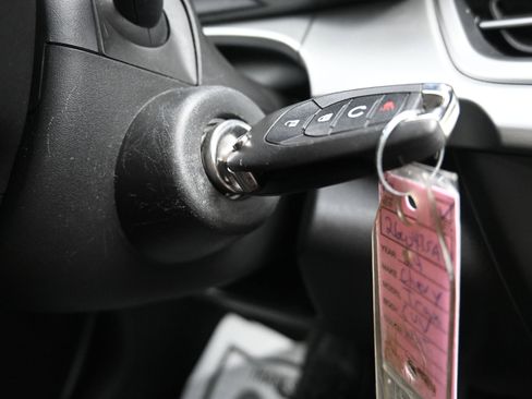 Certified 2024 Chevrolet Trax RS w/ Driver Confidence Package FWD image 17