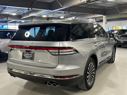 Used 2022 Lincoln Aviator Reserve w/ Equipment Group 201A image 2