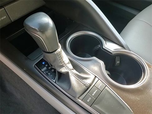 Used 2024 Toyota Camry SE image 18