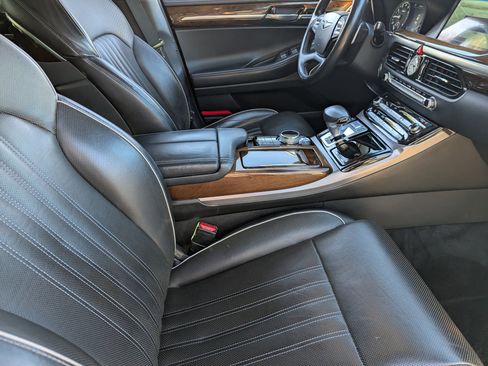 Used 2017 Genesis G90 5.0 Ultimate image 9