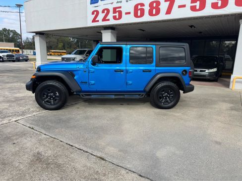 Used 2025 Jeep Wrangler Sport image 2
