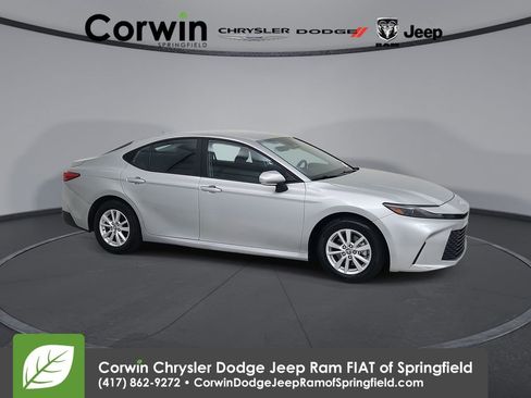 Used 2025 Toyota Camry LE image 1