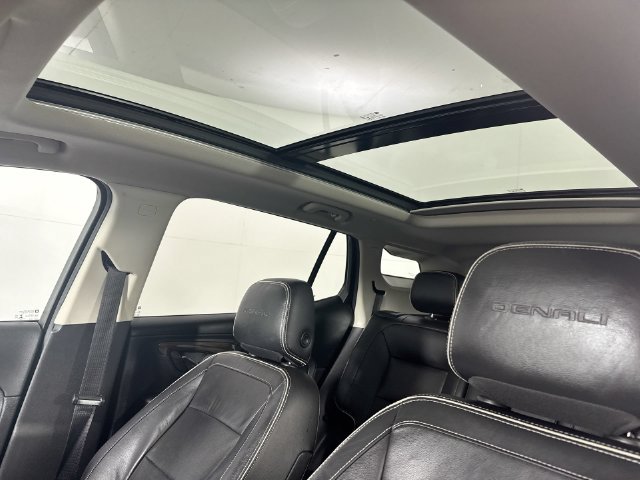 Used 2020 GMC Terrain Denali w/ Denali Premium Package AWD/4WD image 19