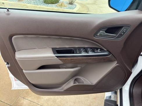 Used 2022 GMC Canyon Denali image 12