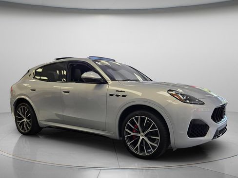 Used 2024 Maserati Grecale Modena image 8