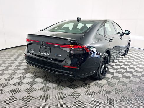 Used 2025 Honda Accord Sport image 3