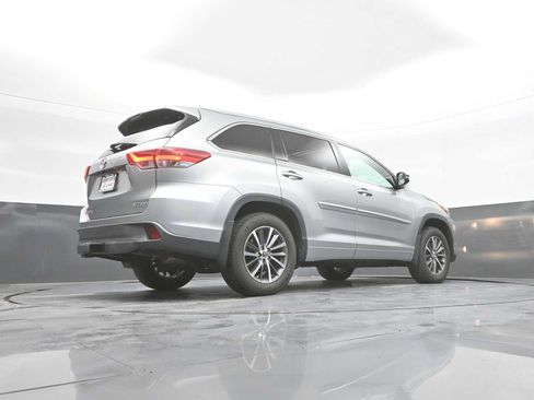 Used 2017 Toyota Highlander XLE AWD/4WD image 45