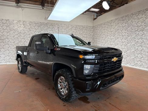 Used 2025 Chevrolet Silverado 2500 Custom w/ Custom Value Package AWD/4WD image 1