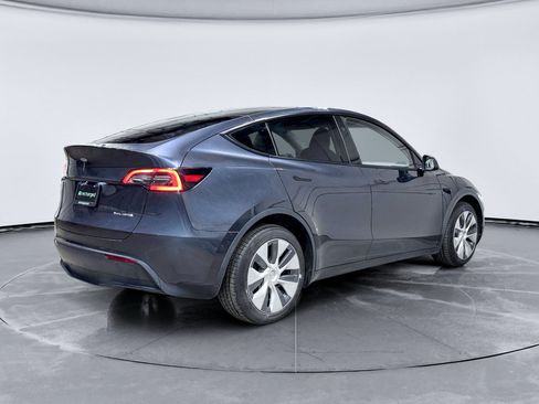 Used 2024 Tesla Model Y Long Range AWD/4WD image 3