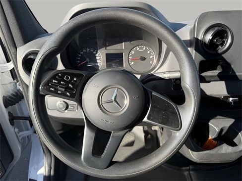 Used 2021 Mercedes-Benz Sprinter 1500 image 7