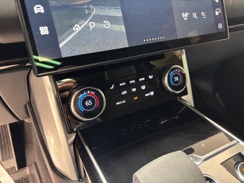 Used 2023 Land Rover Range Rover SE image 15