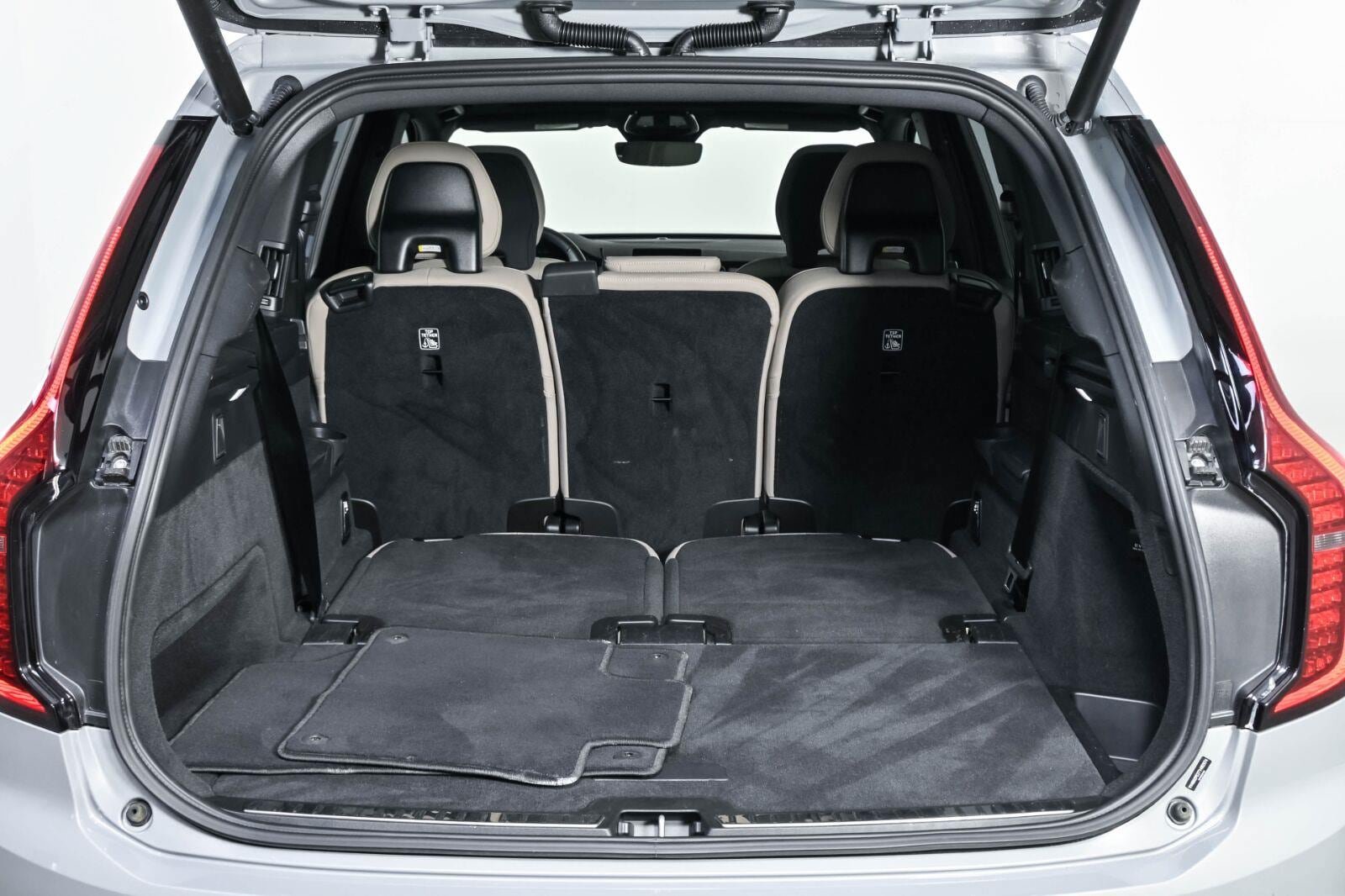 Certified 2026 Volvo XC90 B6 Plus AWD/4WD image 28