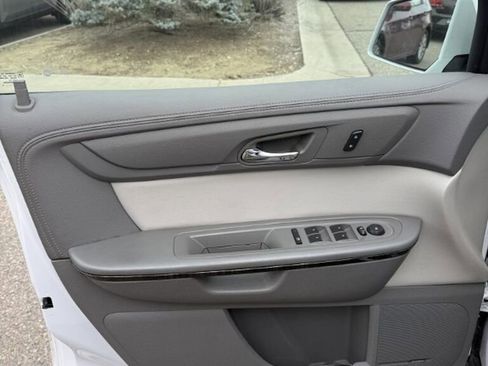 Used 2016 GMC Acadia SLT w/ Premium Edition image 12