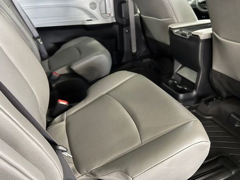 Used 2025 Toyota Sienna XLE w/ XLE Plus Package AWD/4WD image 21
