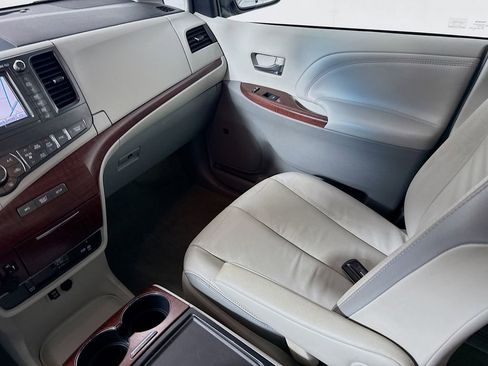 Used 2013 Toyota Sienna Limited w/ Premium Pkg image 22