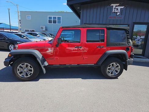 Used 2014 Jeep Wrangler Unlimited Rubicon w/ Connectivity Group AWD/4WD image 3