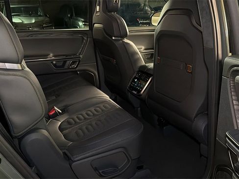 Used 2022 Rivian R1S Launch Edition image 15