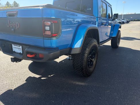 Used 2023 Jeep Gladiator Mojave w/ LED Lighting Group AWD/4WD image 34