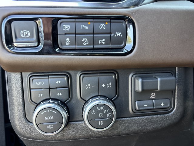 Used 2026 GMC Yukon Denali Ultimate AWD/4WD image 29