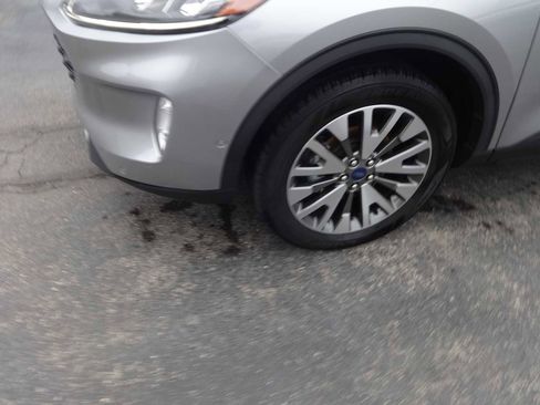 Used 2021 Ford Escape Titanium image 4