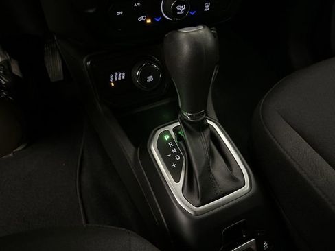 Used 2021 Jeep Renegade Latitude image 23