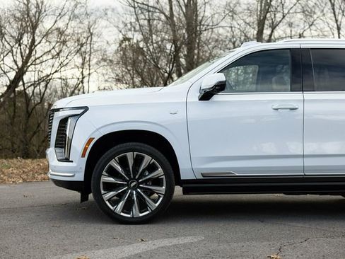 Used 2026 Cadillac Escalade Luxury w/ Touring Package image 3