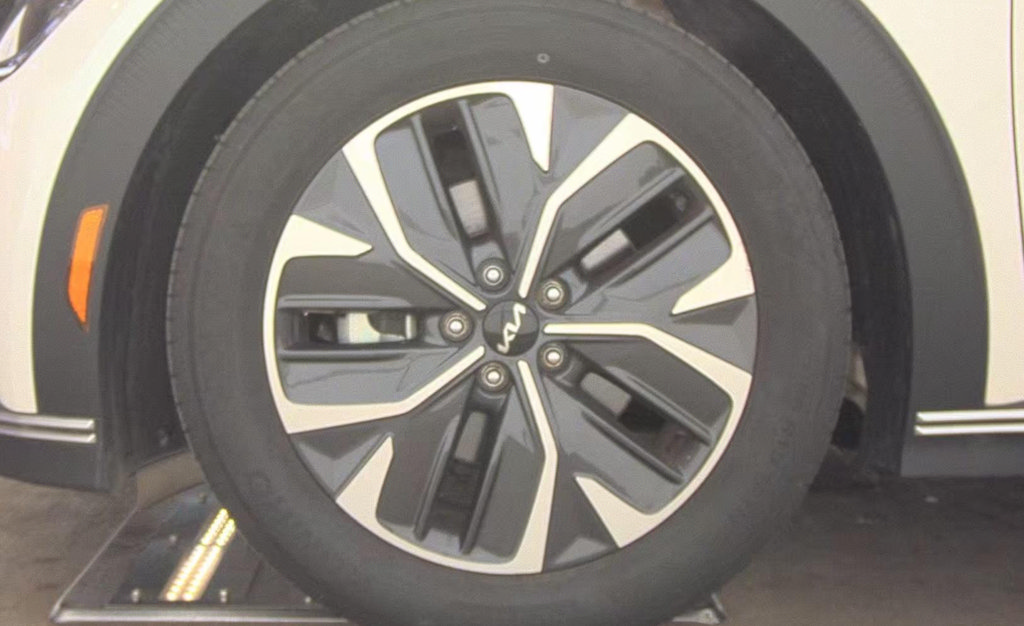 Used 2024 Kia EV6 Light RWD image 9