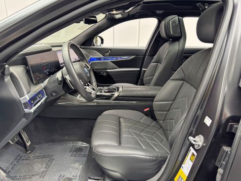 Used 2023 BMW i7 xDrive60 AWD/4WD image 18