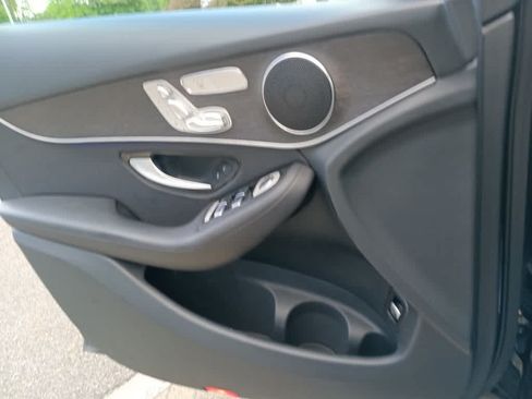 Used 2022 Mercedes-Benz GLC 300 4MATIC image 14