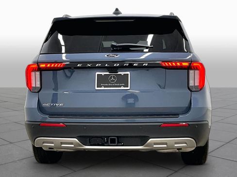 Used 2025 Ford Explorer Active w/ Active Comfort Package RWD image 5