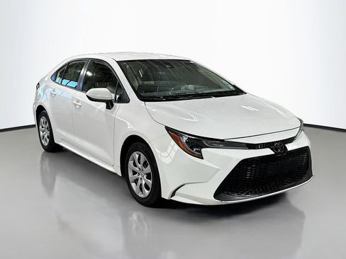 Used 2020 Toyota Corolla LE image 3