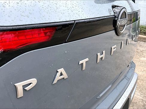 Used 2025 Nissan Pathfinder Platinum w/ Cargo Package FWD image 31