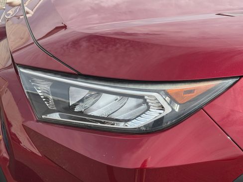 Used 2019 Toyota RAV4 XLE w/ Carpet Mat Package image 9