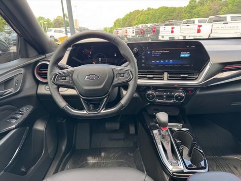 Used 2025 Chevrolet Trax RS w/ Sunroof Package FWD image 12